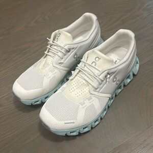 COPY - *WORN ONCE* On Cloud 5 Sneaker